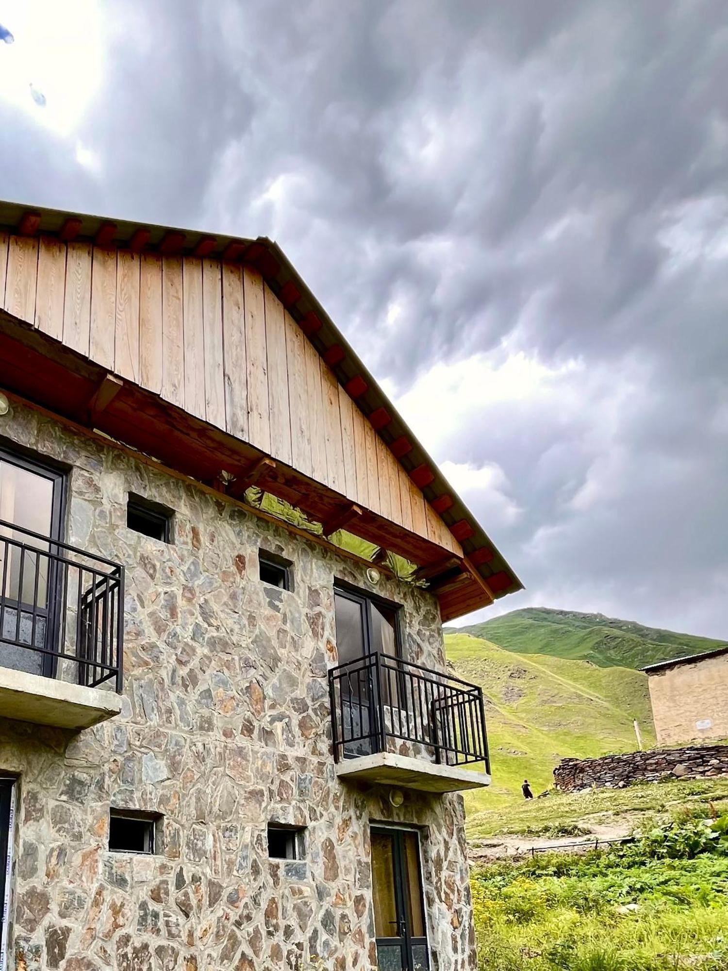 Hotel Gamarjoba Guest And Art House Ushguli Zewnętrze zdjęcie